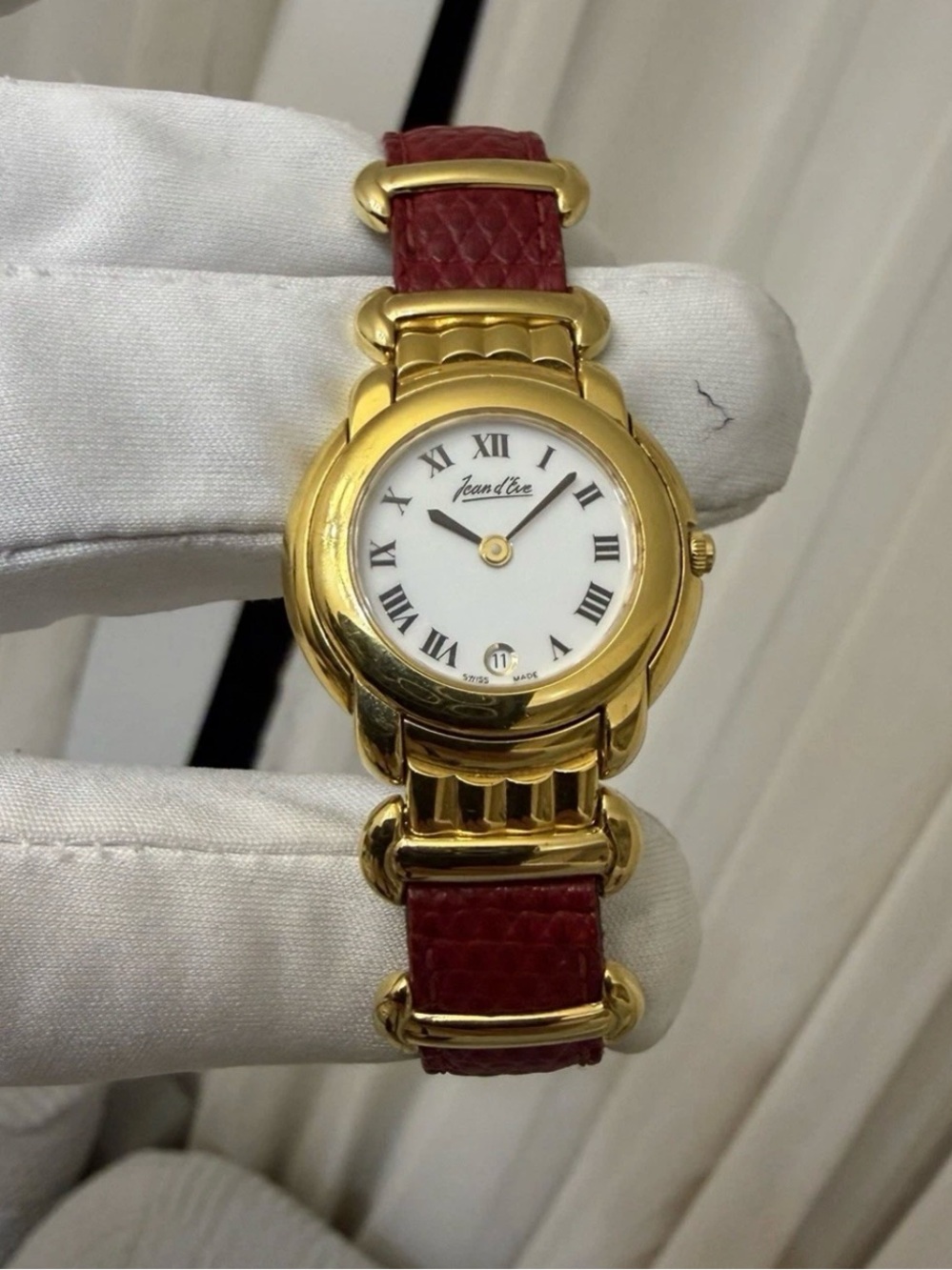 Jean d'Eve Antheis Ladies Swiss Watch 262466 Gold Plated Red Leather Sapphire
